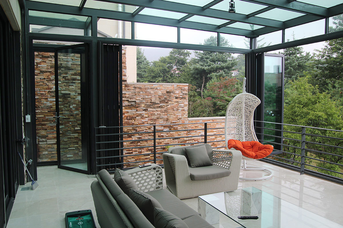 EZ FOLDADOOR LUXURY SUNROOM WITH RETRACTABLE HIDDEN SCREEN SYSTEM by